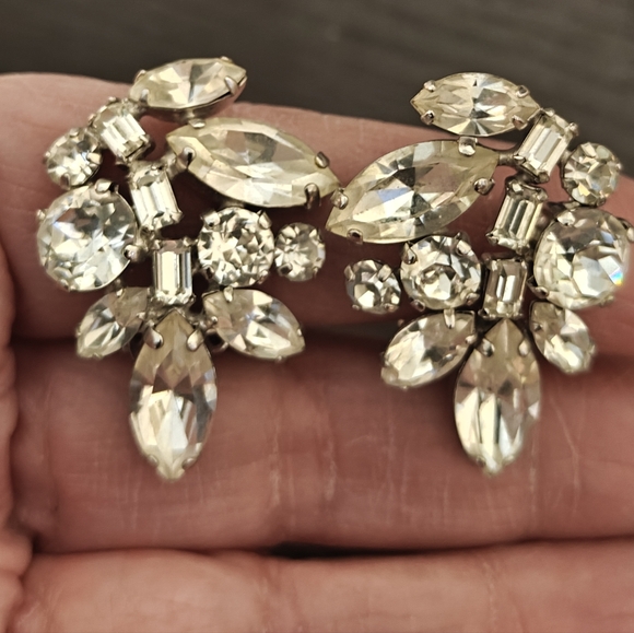 Stunning Clear Crystals Earrings Unsigned Sherman - Picture 7 of 15